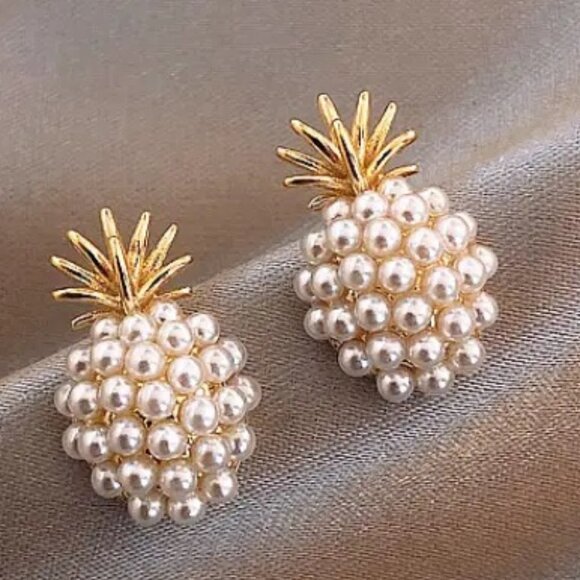 14K Gold Cluster of Pearls Pinapple Post Earrings - Picture 3 of 8